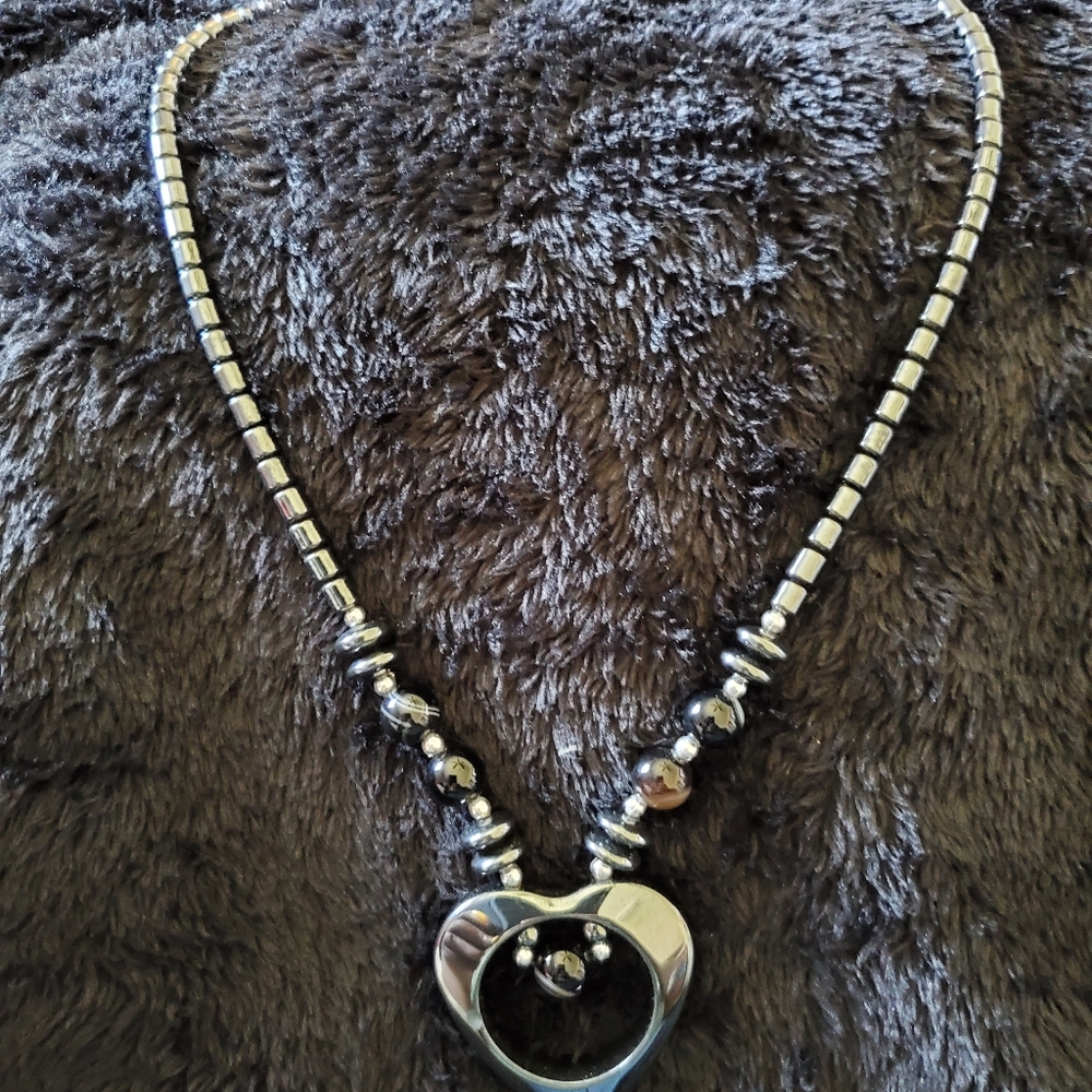 Neclace - Picture 2 of 3